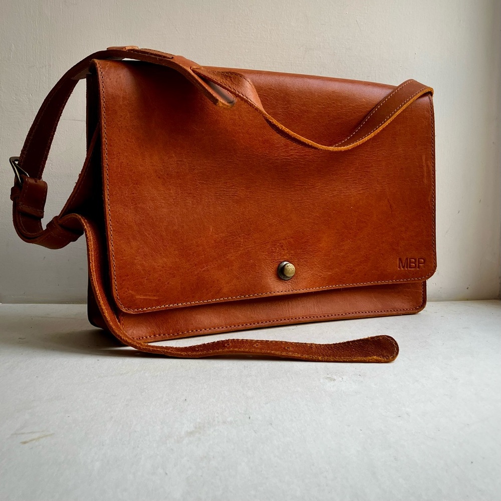 Parker Clay Austin Men's Messenger Bag NEW